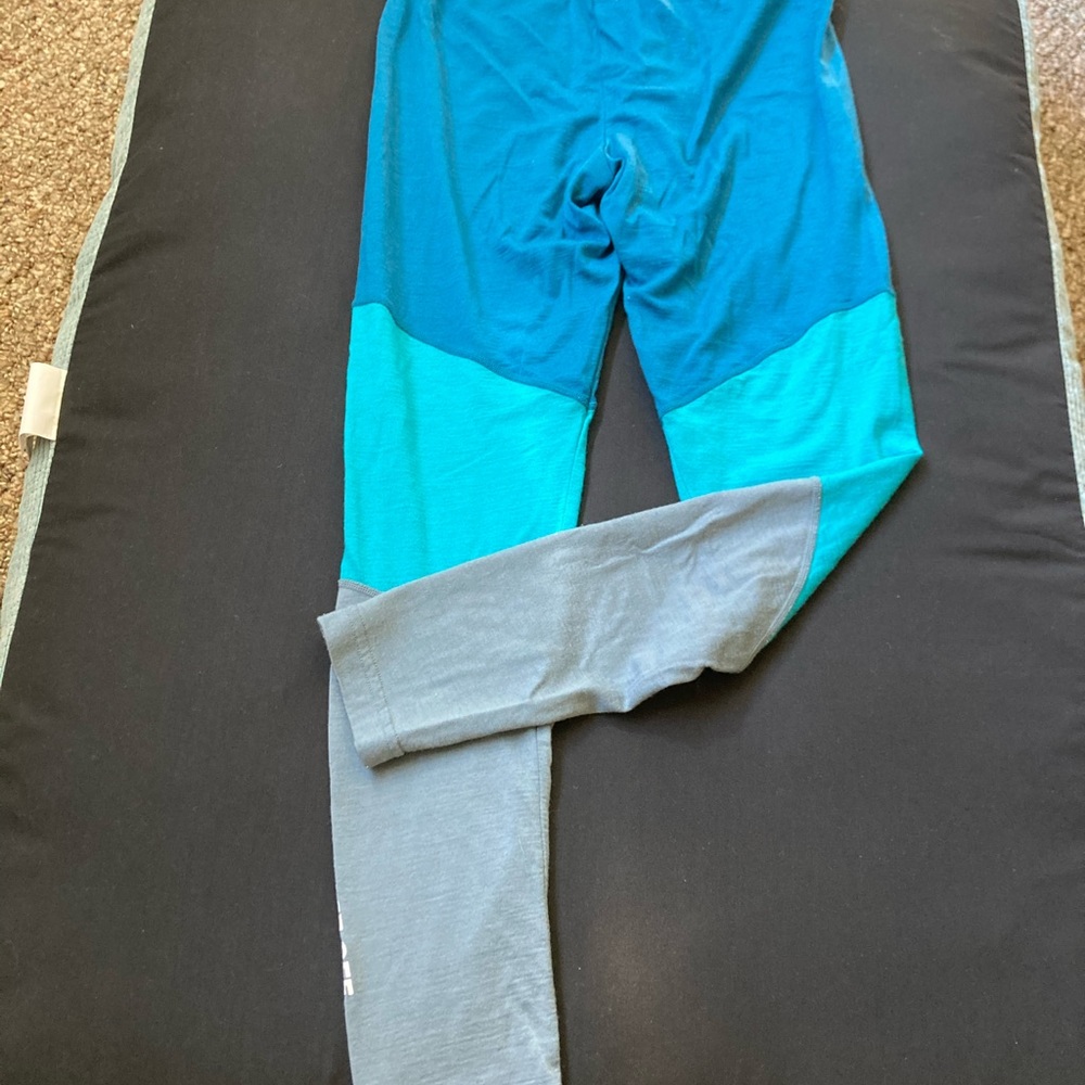 Light weight base layer for skiing